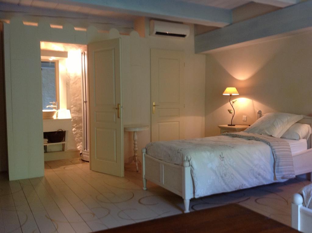 Maison D'Hotes Les Chambres De Mon Moulin Pegomas Room photo
